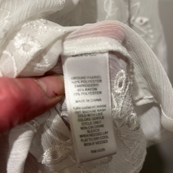 Express white embroidered X-Small top - Picture 5 of 7